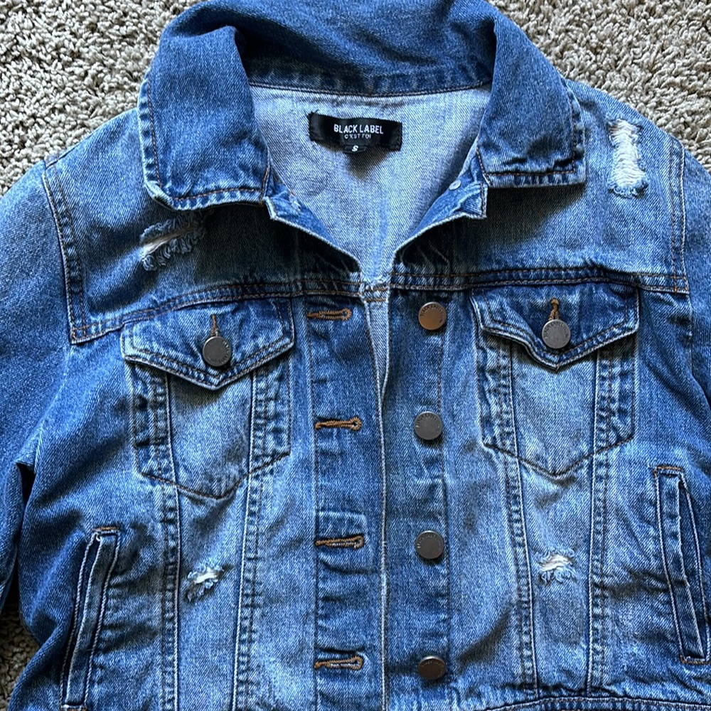 Junior cropped denim jacket